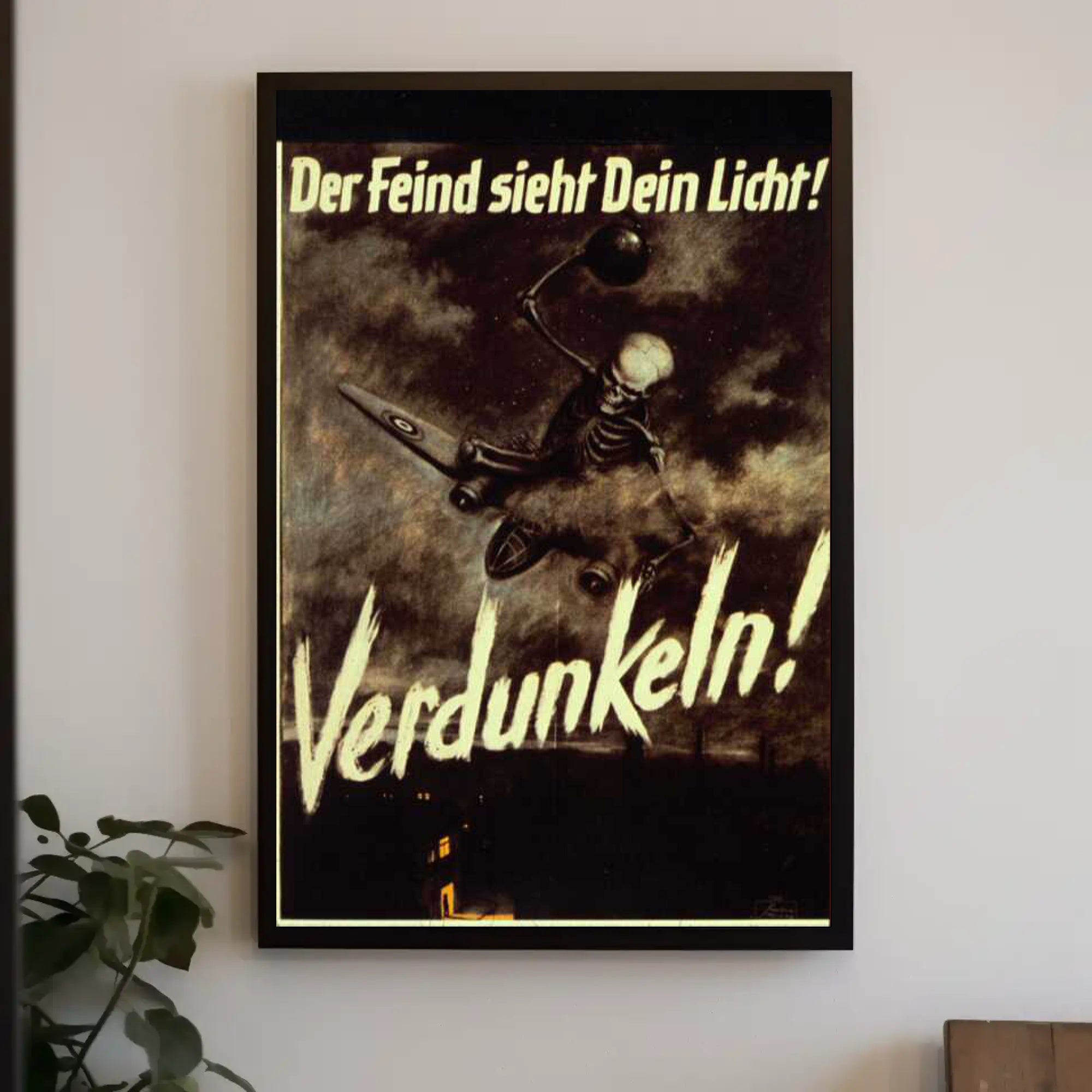 Der Feind Sieht Dein Licht Poster Art Print for Home Decor and Wall Art PosterGoat