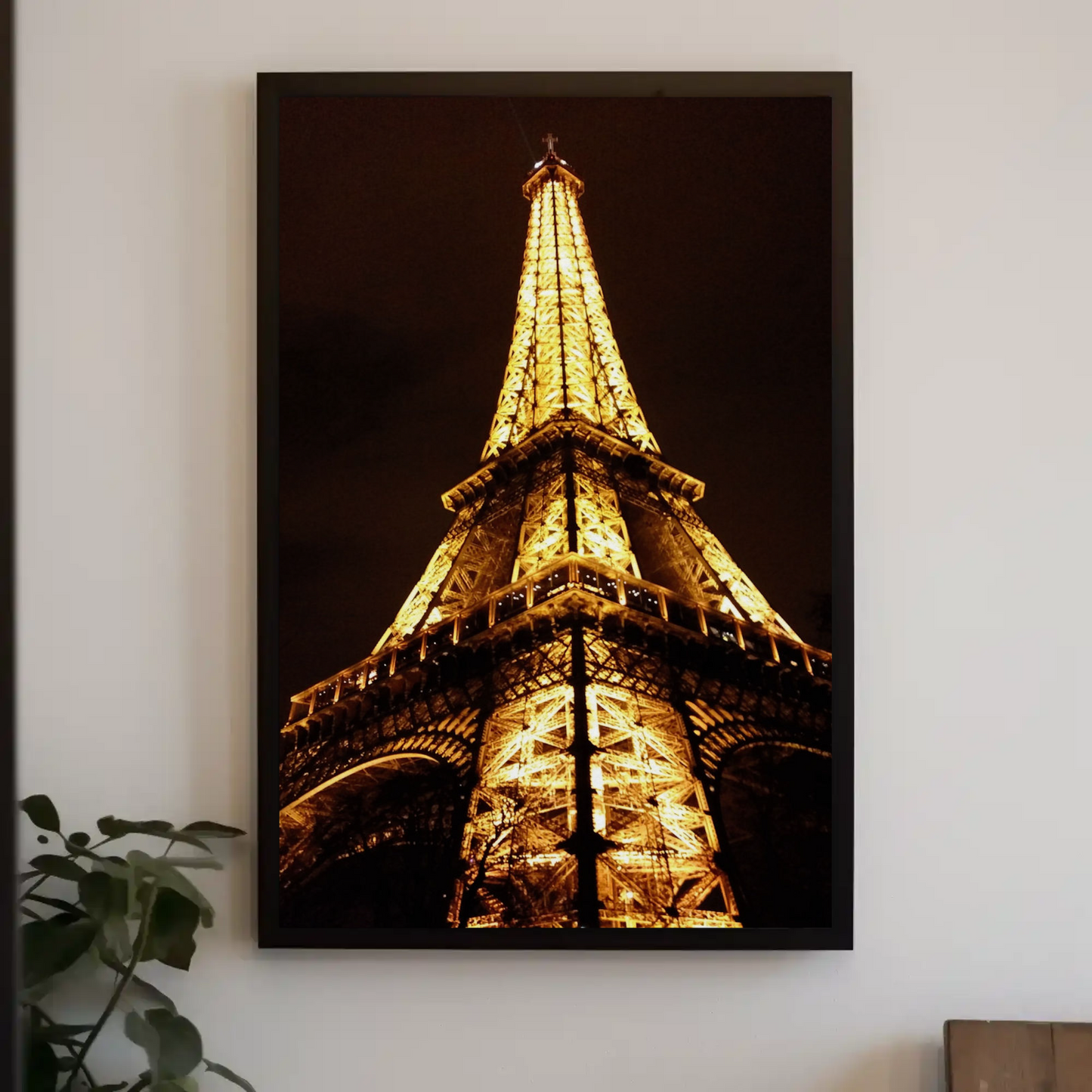 Eiffel Tower – Glow at Night (Close-Up)